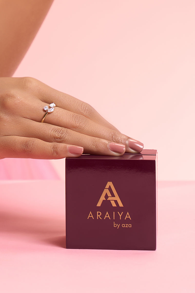 Graceful Diamond Curve Ring