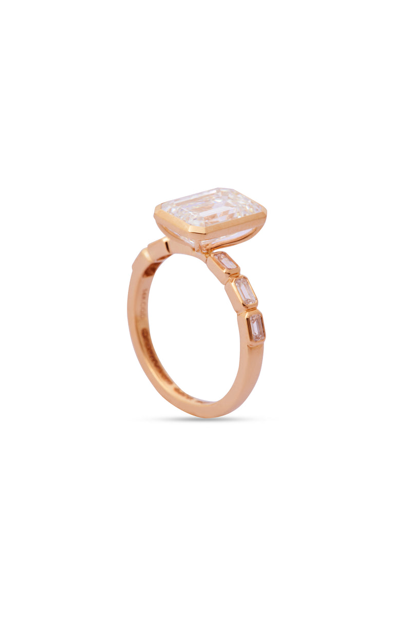 Majestic Emerald Diamond Ring