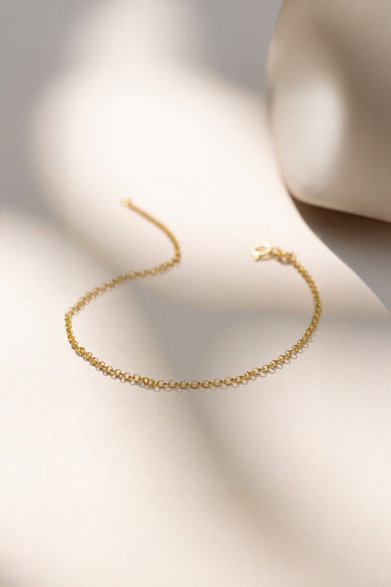 Delicate Gold Link Bracelet